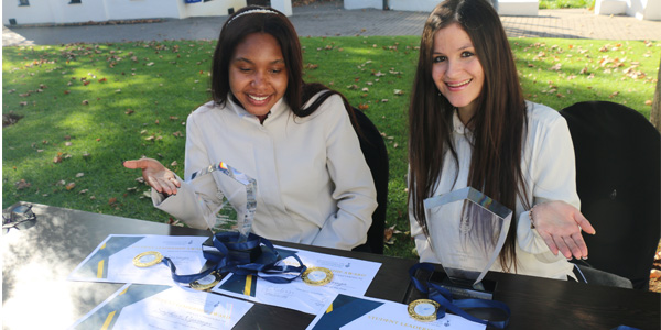 Simphiwe Ngwenya and Alexa Edelstein joint winners of the prestigious Vice-Chancellor’s Student Leader of the Year Award Simphiwe Ngwenya and Alexa Edelstein joint winners of the prestigious Vice-Chancellor’s Student Leader of the Year Award